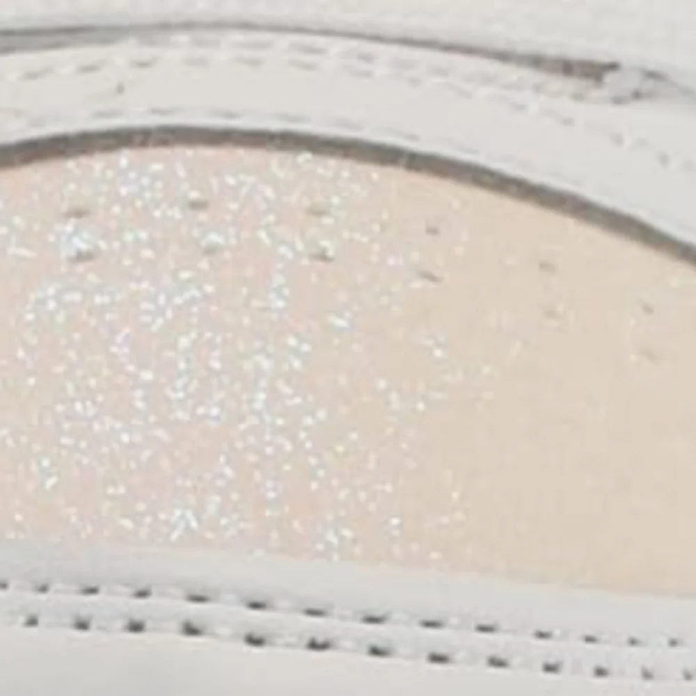 Girls Classic Leather Step 'n' Flash Shoes. New in box - Picture 9 of 10